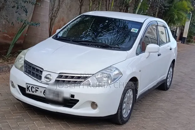 Nissan Tiida Latio 2010 - White - 1