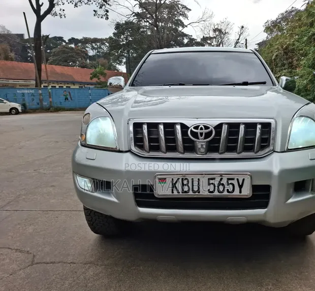 Toyota Land Cruiser Prado 2005 Silver - 1