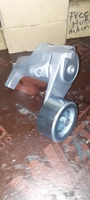 Toyota Hiace 1TR Tensioner ya Injini