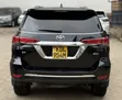 Toyota Fortuner 2016 Nyeusi ya Matt - 2