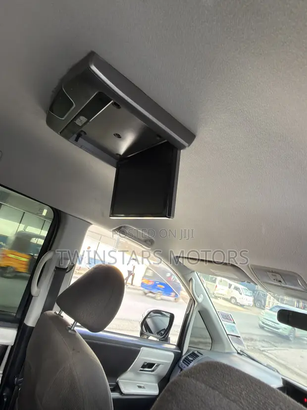 Toyota Noah 2.0 FWD (8 Seater) 2014 Black - 1
