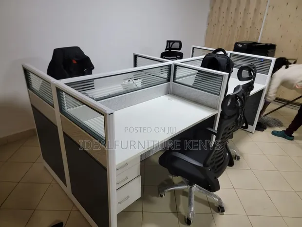 4-Way Office Workstation / Cubicle with Glass Partition - 1