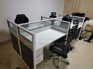 Ofisi ya 4-Way Workstation / Cubicle na Kioo cha Kugawa