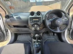 Nissan Tiida Latio 2014