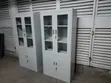 Kabati la Metali la Kijivu lenye Rafu - Kioo cha Juu - 1