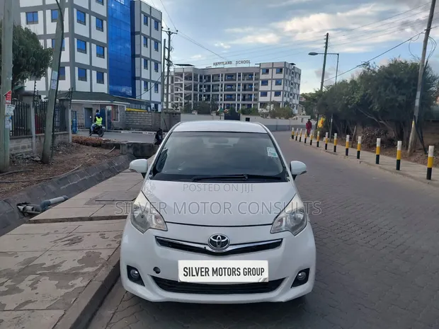 Toyota Ractis 1.5 FWD 2012 Hatchback - 1