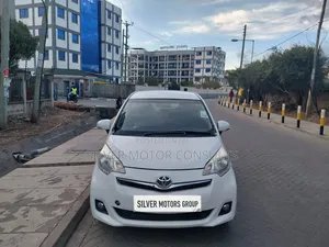 Toyota Ractis 1.5 FWD 2012 Hatchback