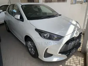 2019 Toyota Yaris L Sedan 4dr Pearl