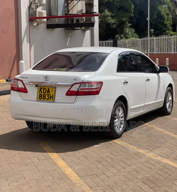 Toyota Premio 2014 Nyeupe - 1