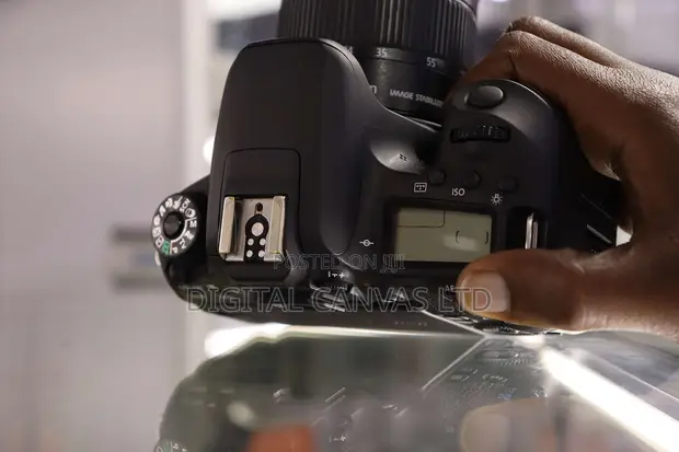 Canon EOS 77D Kamera ya DSLR - 1