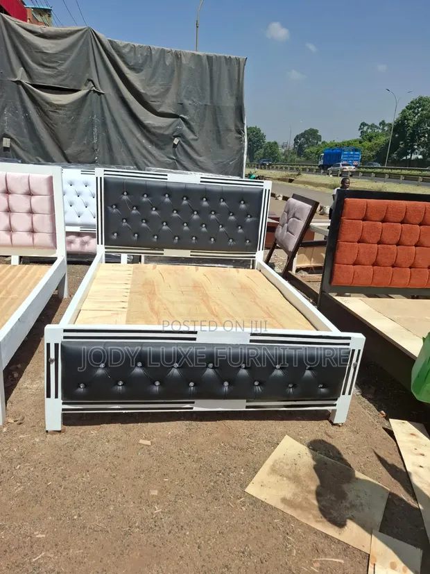 Kitanda cha Chester cha Boss Office Products - Kipya Kabisa - 1