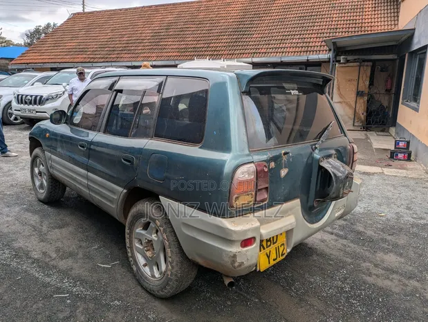 Toyota RAV4 Base AWD 2001 Kijani - 1