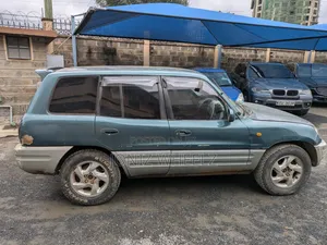 Toyota RAV4 Base AWD 2001 Kijani