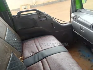 Lori la Isuzu NPR 4.3