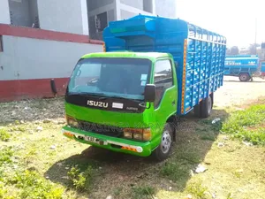 Lori la Isuzu NPR 4.3