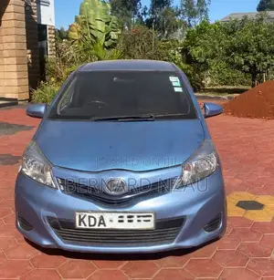 Toyota Vitz 1.0 FWD 5dr Hatchback 2013 Blue