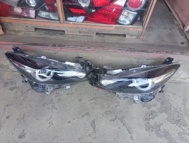 Mazda Axela Xenon Front Headlight (Used) - 1