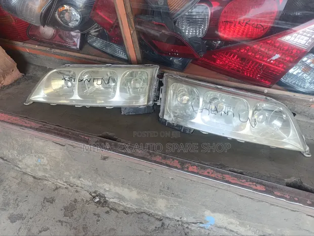 Toyota Mark II GX100 Xenon Headlight (Used) - 1