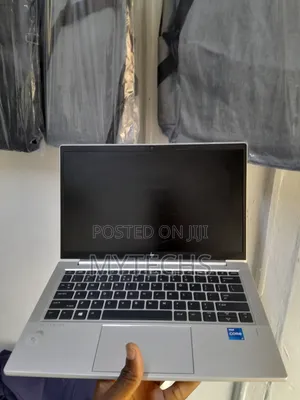 Laptop HP EliteBook 830 G8 - Core i7, 16GB RAM, 512GB SSD