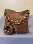 Mkoba wa Rangi ya Kahawia wa Suede na Mnyororo wa Kasa - 1