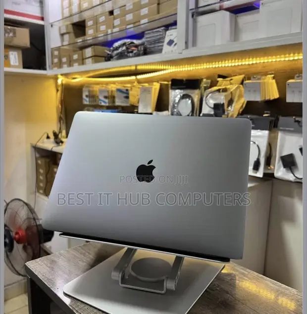 Apple MacBook Pro 2017 16GB RAM, 512GB SSD - 1