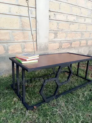 Meza ya Kahawa ya Kisasa ya Mijini