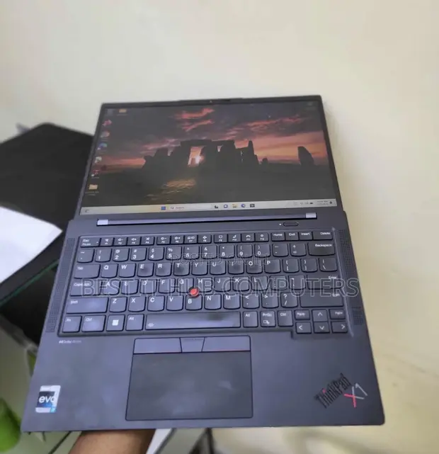 Laptopi ya Lenovo ThinkPad X1 Carbon - Core i7, 16GB RAM, 512GB SSD - 1