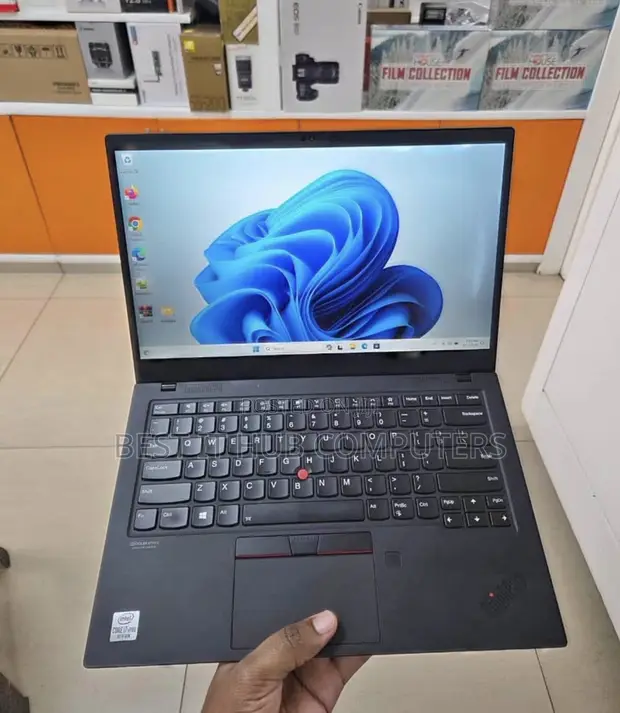 Lenovo ThinkPad X1 Carbon Laptop (10th Gen i7, 16GB RAM, 512GB SSD) - 1