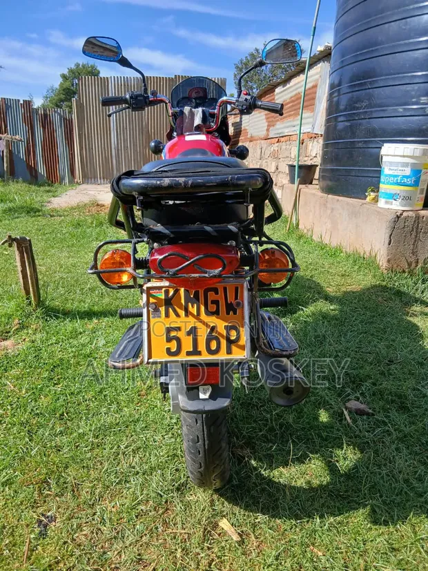 Bajaj Boxer 125 2023 Nyekundu - 1