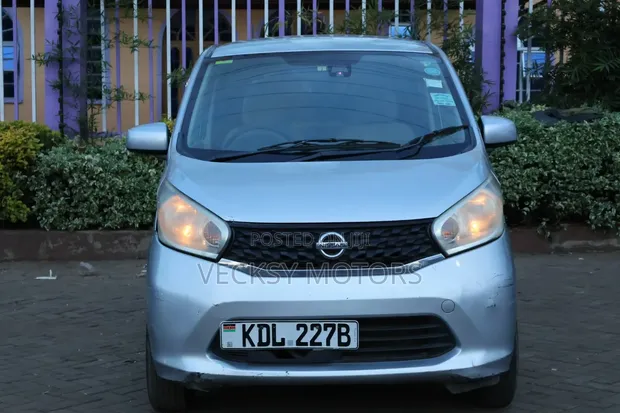 Nissan Dayz 2015 Silver - 1