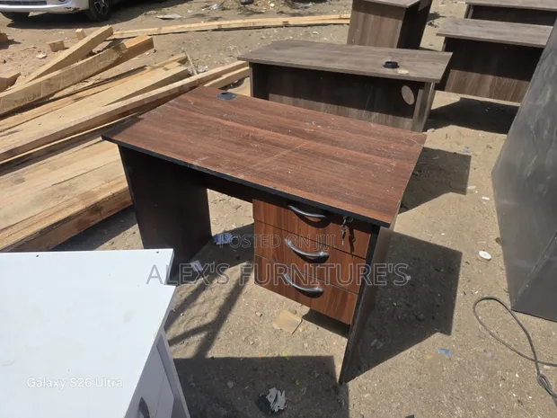 Dark Walnut Executive Modern Desk / Quality Study Desk - 1