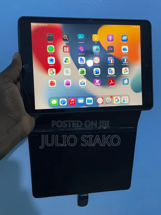 Apple iPad 10.2 (2020) Wi-Fi 128GB Gray - 1