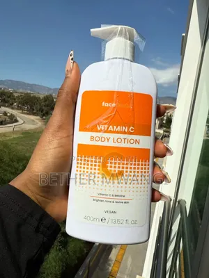 Face Facts Vitamin C Body Lotion - Ukubwa wa Jumbo 400ml