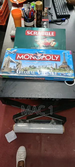Michezo ya Bodi ya Scrabble Original na Monopoly Global Village