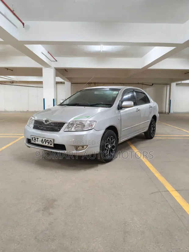 Toyota Corolla 2005 Silver - 1