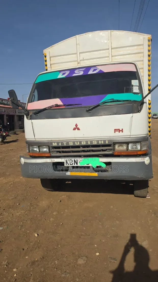 Lori la Mitsubishi FH 215 Fh (2011) - 1