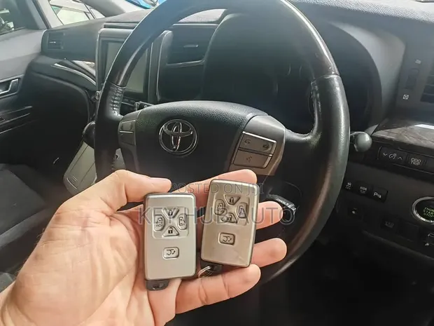 Toyota Velfire 5-Button Car Key - 1