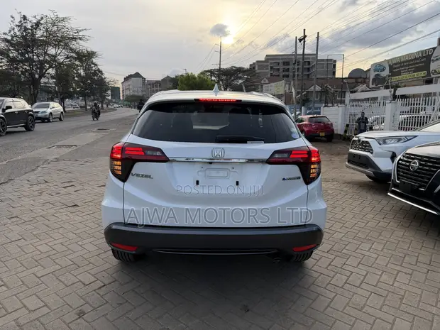 Honda Vezel 1.5 Hybrid 2WD 2019 White - 1