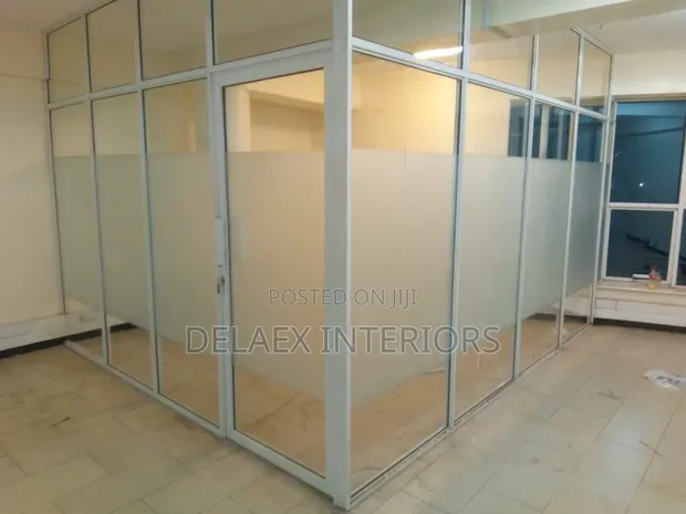 Kuta za Ofisi za Cubicle na Vioo vya Mgawanyo - 1