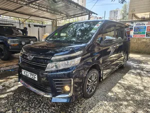 Toyota Voxy V 4WD 7-Seater 2015