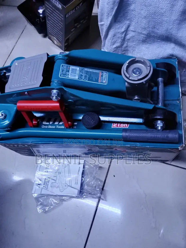 2 Ton Hydraulic Floor Jack - 1
