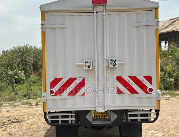 Isuzu NMR 2022 Box Truck - White - 1