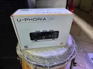 Behringer U-Phoria UM2 Audio Interface
