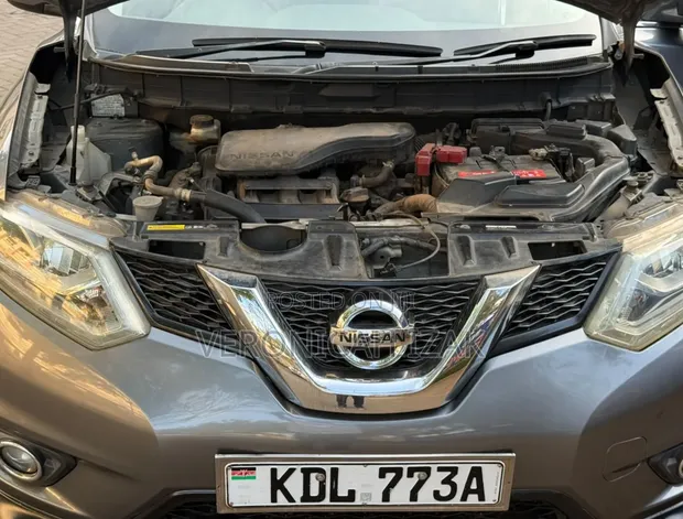 Nissan X-Trail 2015 Gray 7-Seater - 1