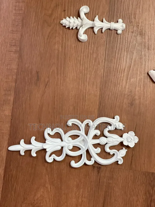 Wainscot Corner Flower Decoration - 1