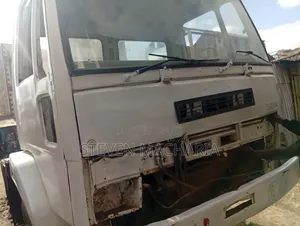Treni ya Ashok Leyland 2518i KCH - 2016