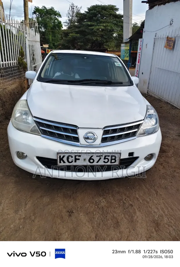 Nissan Tiida 1.5L 16V 2011 White - 1