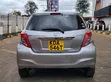 Toyota Vitz 2013 Nyeupe - 2