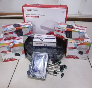 Hikvision 4CH Full Color CCTV Kit na Two-Way Audio