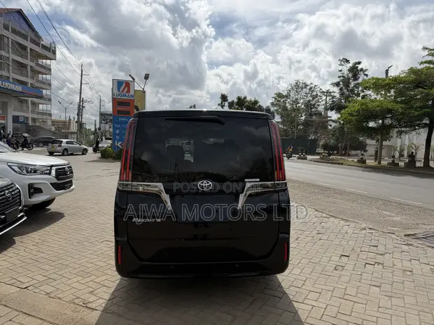 Toyota Esquire 2.0 FWD (7 Seater) 2019 Nyeusi - 1